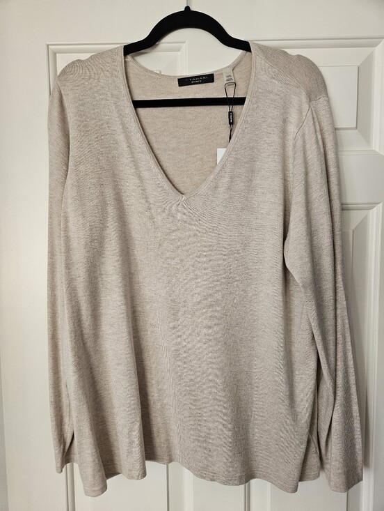 Tahari Sweaters - Tahari Light Beige V-Neck Long Sleeve Sweater 1x